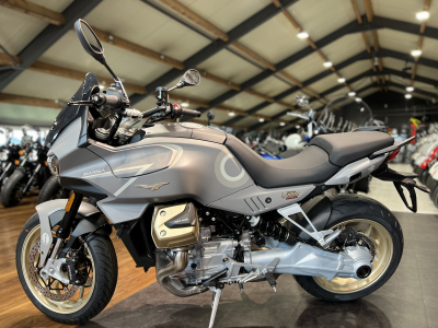Moto Guzzi V 100 MANDELLO AVIAZONE NAVALE VALISES INCLUS