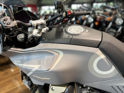 Moto Guzzi V 100 MANDELLO AVIAZONE NAVALE VALISES INCLUS
