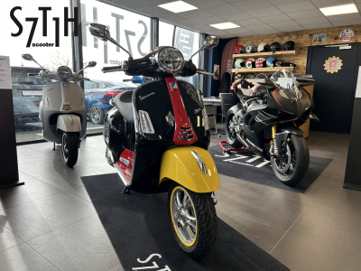 Vespa GTS 310 Mickey Mouse Disney Edition STH71