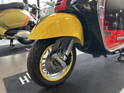 Vespa GTS 310 Mickey Mouse Disney Edition STH71