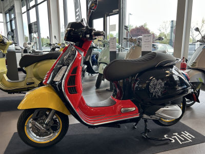 Vespa GTS 310 Mickey Mouse Disney Edition STH71