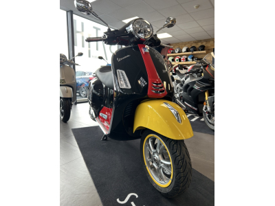 Vespa GTS 310 Mickey Mouse Disney Edition STH71