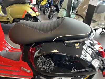 Vespa GTS 310 Mickey Mouse Disney Edition STH71