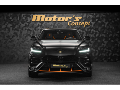 Lamborghini Urus V8 CAPSULE - NERO NOCTIS / ARANCIO ATLAS
