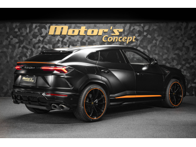 Lamborghini Urus V8 CAPSULE - NERO NOCTIS / ARANCIO ATLAS