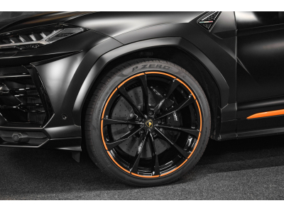 Lamborghini Urus V8 CAPSULE - NERO NOCTIS / ARANCIO ATLAS
