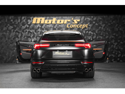Lamborghini Urus V8 CAPSULE - NERO NOCTIS / ARANCIO ATLAS