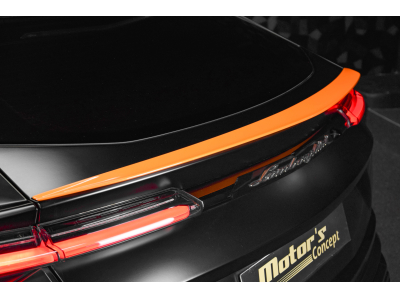 Lamborghini Urus V8 CAPSULE - NERO NOCTIS / ARANCIO ATLAS