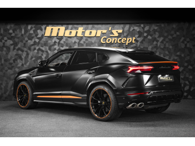 Lamborghini Urus V8 CAPSULE - NERO NOCTIS / ARANCIO ATLAS