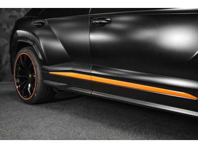 Lamborghini Urus V8 CAPSULE - NERO NOCTIS / ARANCIO ATLAS