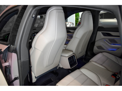 Porsche Taycan Batterie Performance Plus - Frozen Berry Metallic
