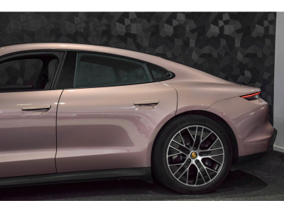 Porsche Taycan Batterie Performance Plus - Frozen Berry Metallic