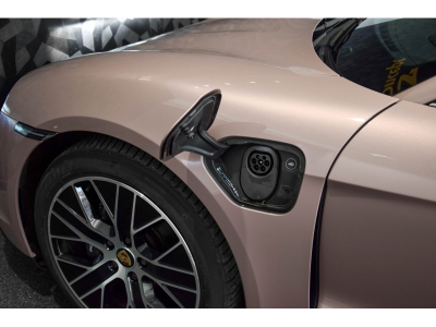 Porsche Taycan Batterie Performance Plus - Frozen Berry Metallic