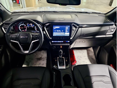 Isuzu D-Max 23 DC V-CROSS 4WD AUTO CUIR 1 HAND
