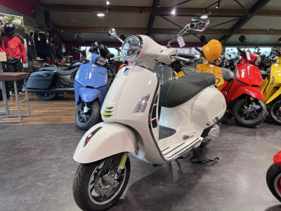 Vespa GTS Super Tech 125