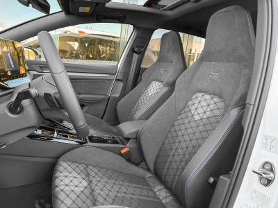 Volkswagen Golf 8 2.0 TDi/ FACELIFT/R-Line / 150CV/DSG/TO/360°/LED/IQ.LIGHT/MATRIX