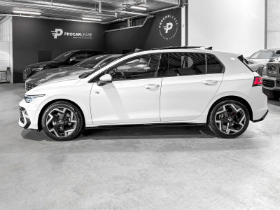 Volkswagen Golf 8 2.0 TDi/ FACELIFT/R-Line / 150CV/DSG/TO/360°/LED/IQ.LIGHT/MATRIX