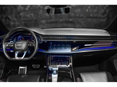Audi RSQ8 V8