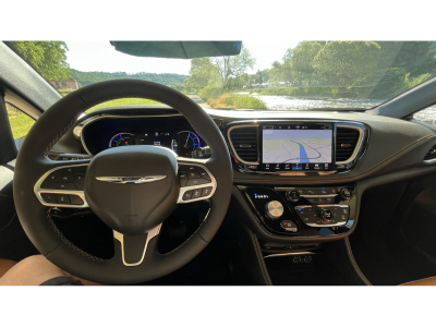 Chrysler Pacifica Limited Pinnacle Hybrid DVD FULL