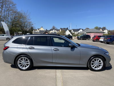 BMW 318 318d A G21 Touring Pano - ACC - Keyless- Harman Kardon - Head up Display