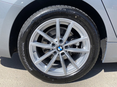 BMW 318 318d A G21 Touring Pano - ACC - Keyless- Harman Kardon - Head up Display
