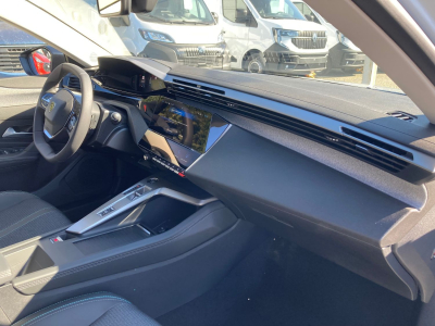 Peugeot 308 130 EAT8 ALLURE Kamera/Navy/17