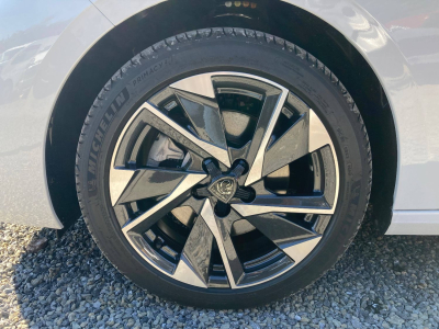 Peugeot 308 130 EAT8 ALLURE Kamera/Navy/17