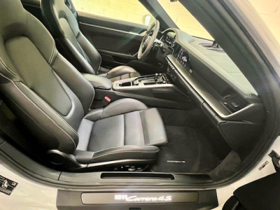 Porsche 992 911 Carrera 4 S Sport-Chrono - PanoIKAMIBoseI1Hand