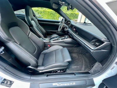 Porsche 992 911 Carrera 4 S Sport-Chrono - PanoIKAMIBoseI1Hand