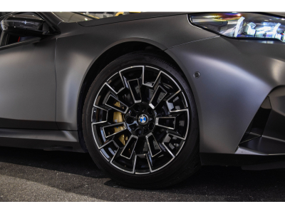 BMW M5 G90 Frozen Deep Grey Metallic - PACK CARBONE