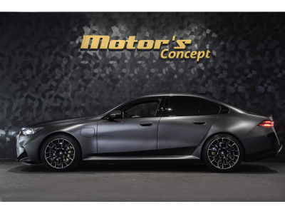 BMW M5 G90 Frozen Deep Grey Metallic - PACK CARBONE