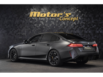 BMW M5 G90 Frozen Deep Grey Metallic - PACK CARBONE