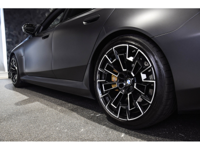 BMW M5 G90 Frozen Deep Grey Metallic - PACK CARBONE