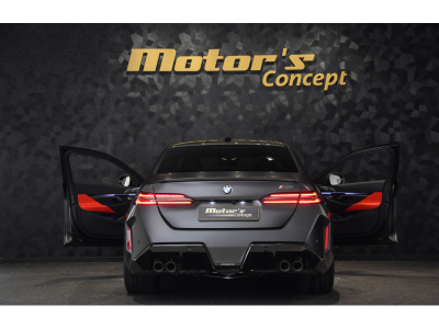 BMW M5 G90 Frozen Deep Grey Metallic - PACK CARBONE