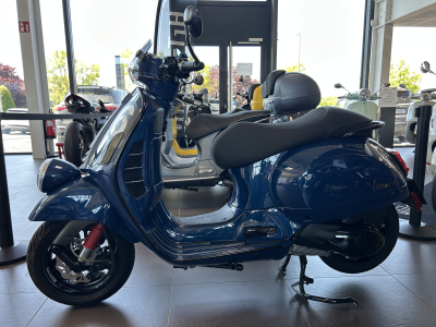 Vespa Faro Basso SEI GIORNI STH71 Edition 300