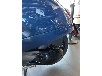 Vespa Faro Basso SEI GIORNI STH71 Edition 300