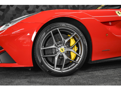 Ferrari F12 Berlinetta V12 - ROSSO CORSA