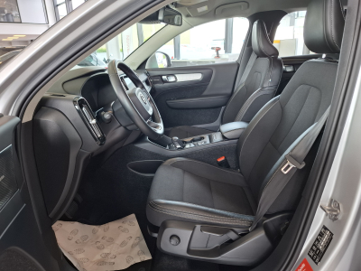 Volvo XC40 D3 MOMENTUM HARMAN KARDON CUIR NAVI