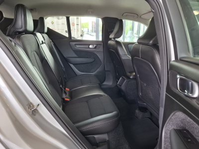 Volvo XC40 D3 MOMENTUM HARMAN KARDON CUIR NAVI