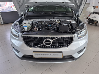 Volvo XC40 D3 MOMENTUM HARMAN KARDON CUIR NAVI