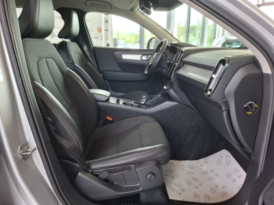 Volvo XC40 D3 MOMENTUM HARMAN KARDON CUIR NAVI