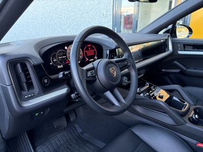 Porsche Cayenne Coupe FACELIFT E-Hybrid / PANORAMA / ACC / 360° / CHRONO