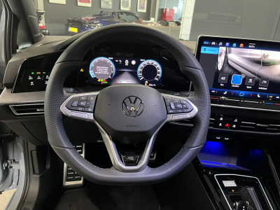 Volkswagen Golf GOLF 8 FACELIFT R-Line 1.5 ETSI Business Prem 150CV DSG
