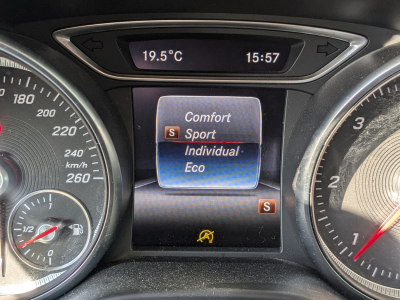 Mercedes-Benz CLA 180 Shooting Brake PACK AMG CAMERA GPS BLUETOOTH LED