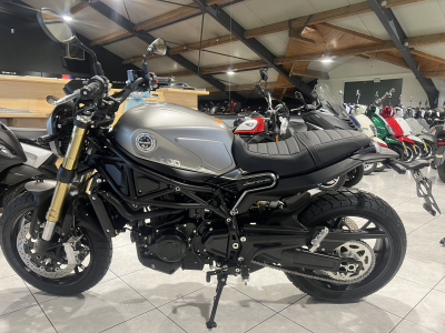 Benelli Leoncino 800