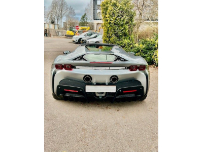 Ferrari SF90 Spider JBL Lift Kamera Garantie -1Hand