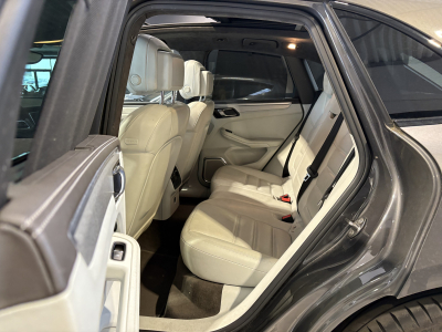 Porsche Macan Turbo Performance 441ps /21/Panorama/Camera//Burmester/Sport Chrono/Voll