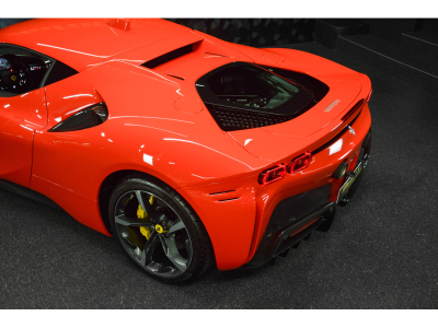 Ferrari SF90 Stradale ROSSO SCUDERIA