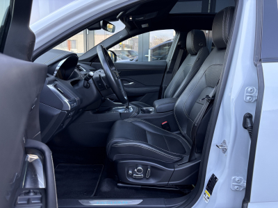 Jaguar E-Pace P240 R-Dynamic HSE AWD / MERIDIAN / PANORAMA /
