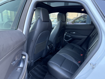 Jaguar E-Pace P240 R-Dynamic HSE AWD / MERIDIAN / PANORAMA /